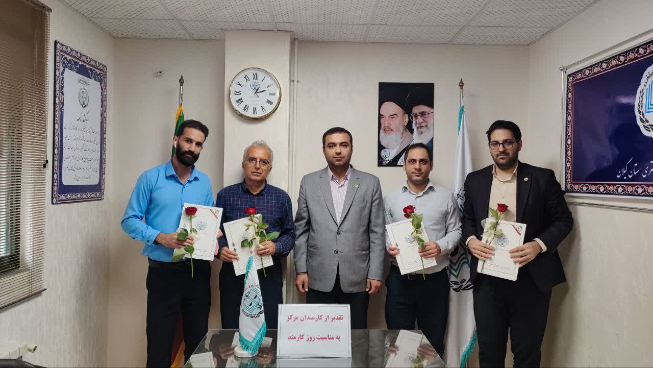 تقدیر از کارکنان مرکز به مناسبت روز کارمند